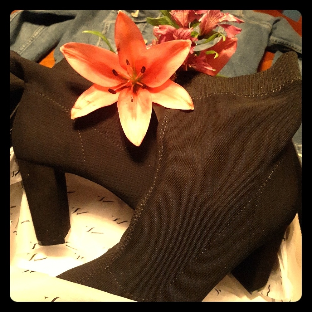 Vera Wang NEW/BOXwomen sz 10 black mid calf boot